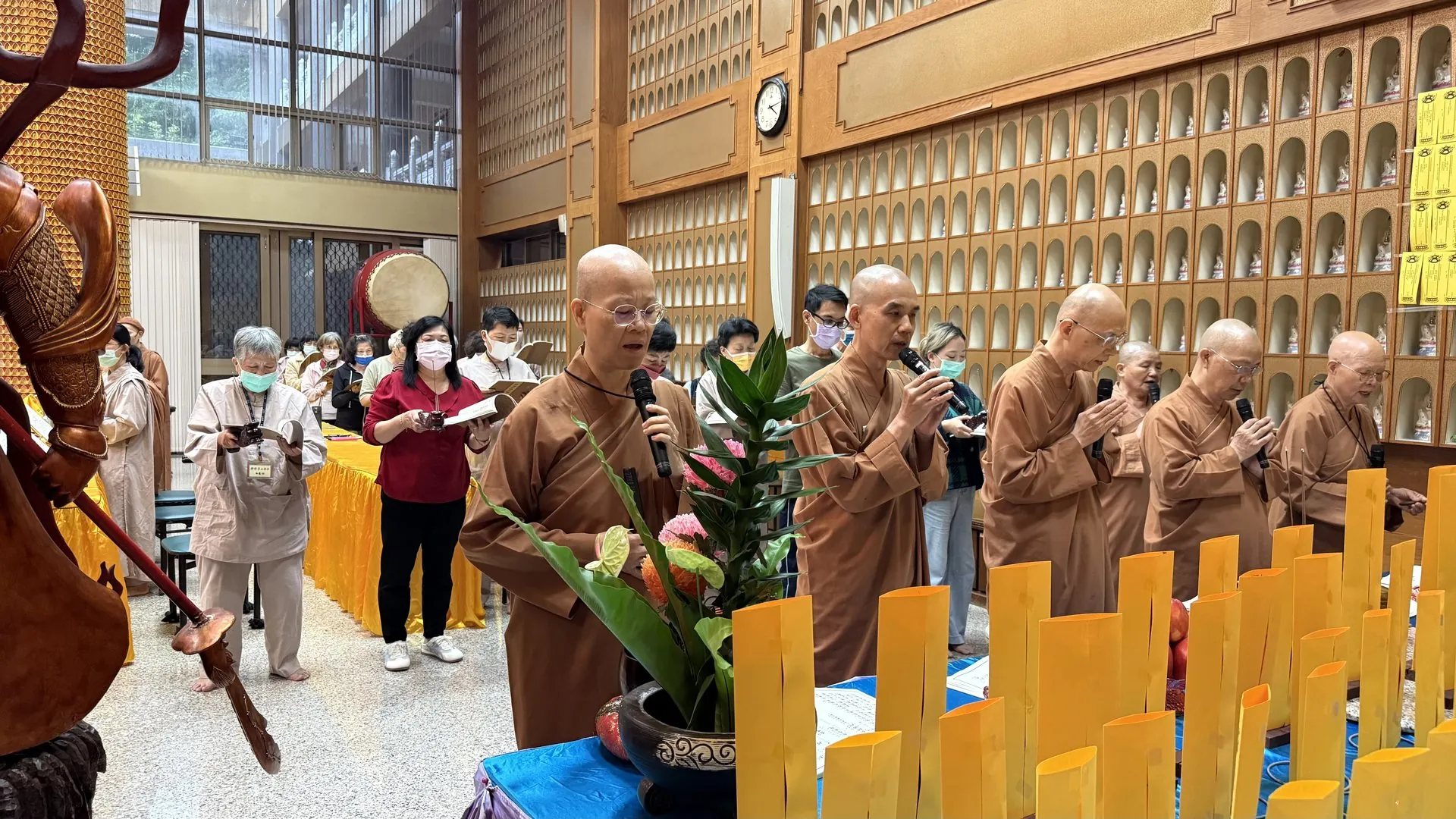 法師行進