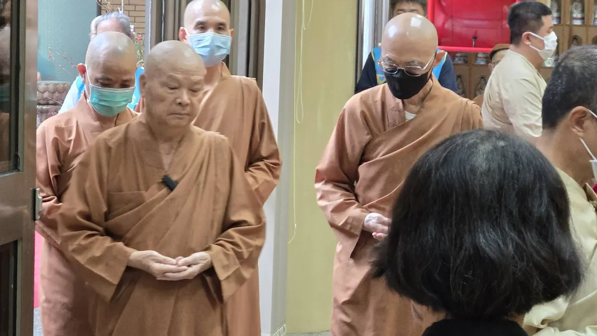 法師合十